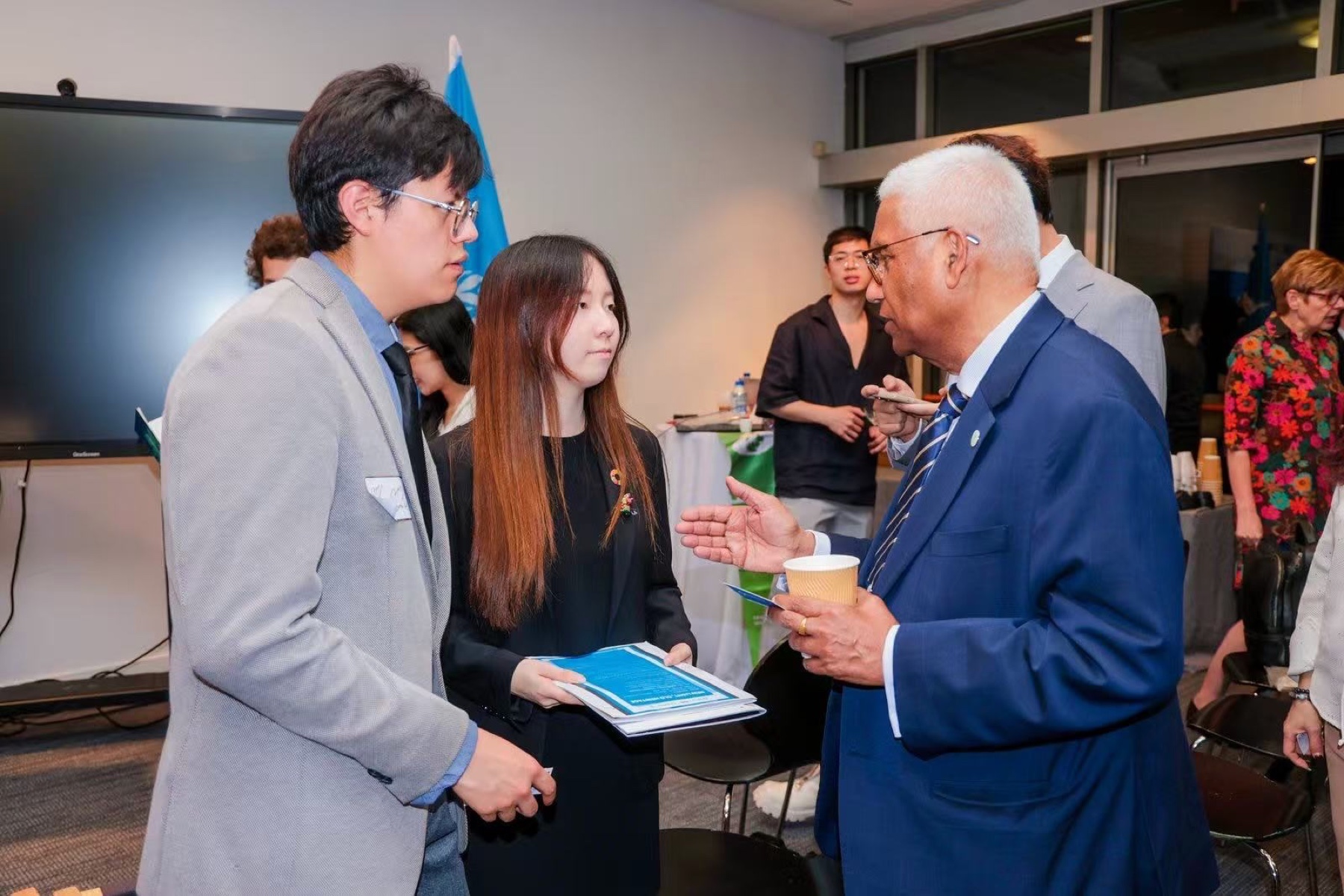 Qianhao Han speaking with Dr Abraham Joseph